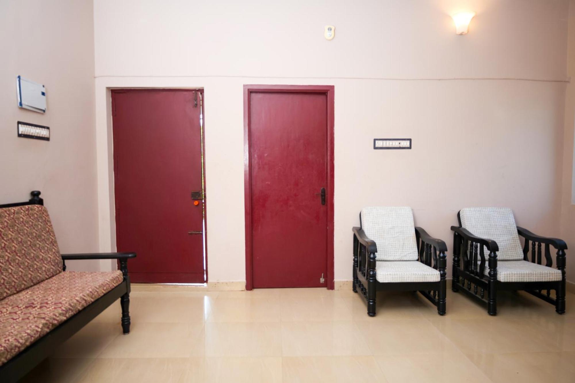 The Club House Hotel Pondicherry Exterior photo